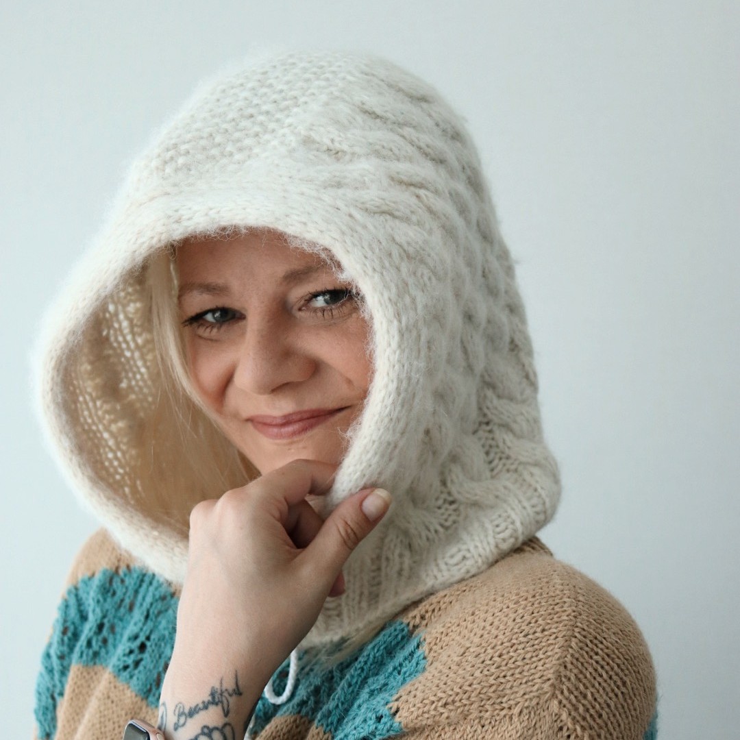Lumi- Hooded cowl